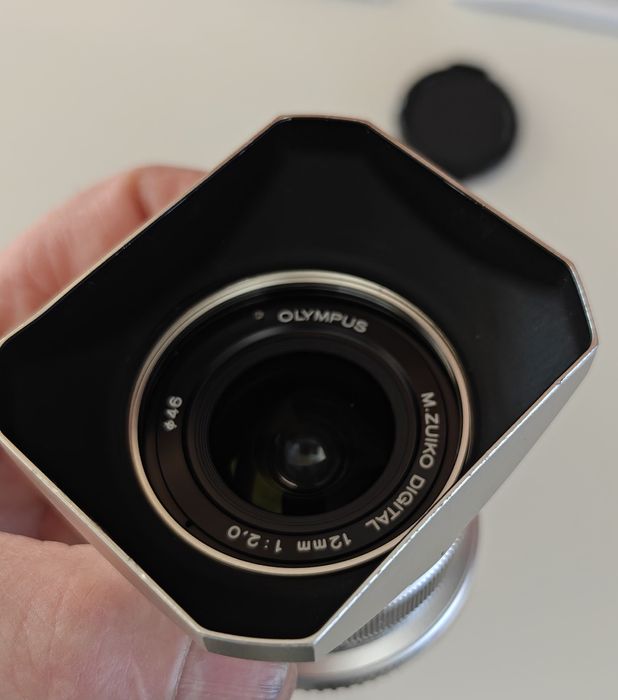 Obiektyw Olympus 12 mm F2 stan idealny