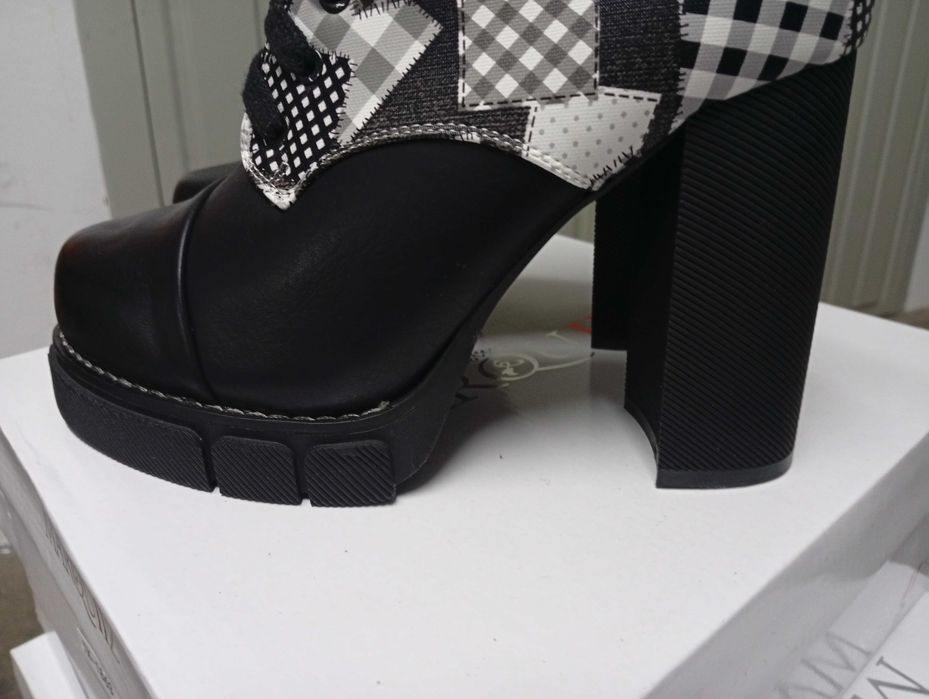 lote botas salto alto preto e branco