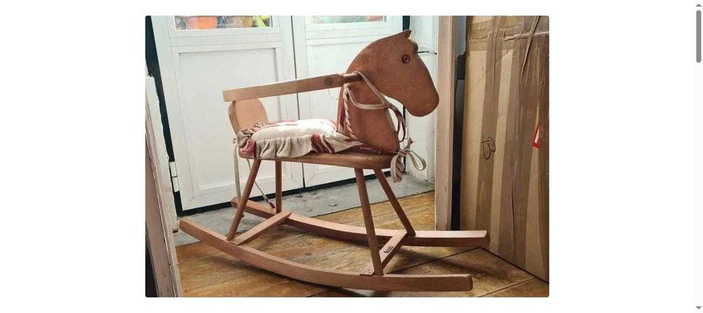 Cavalo de baloiço em madeira