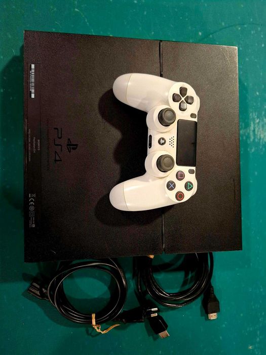 Consola PS4 500GB com comando