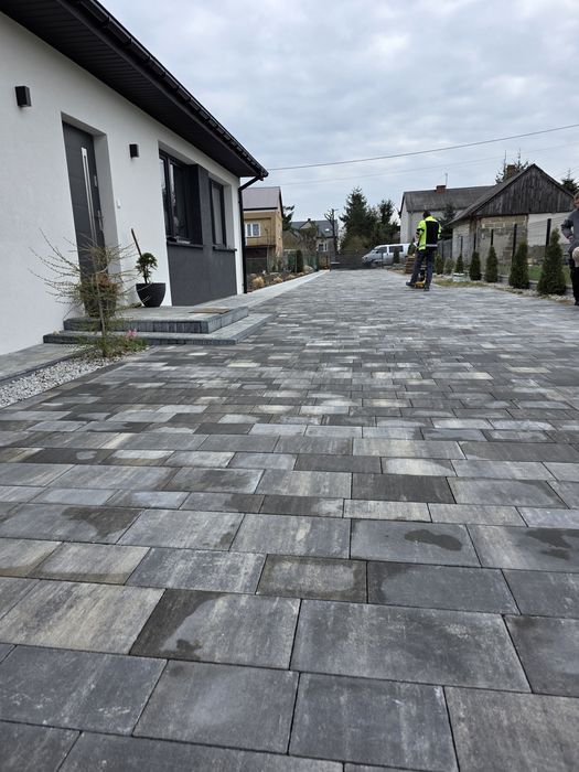 Układanie kostki brukowej