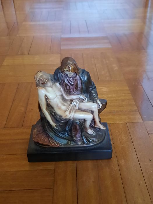 Escultura da Pietá pequena