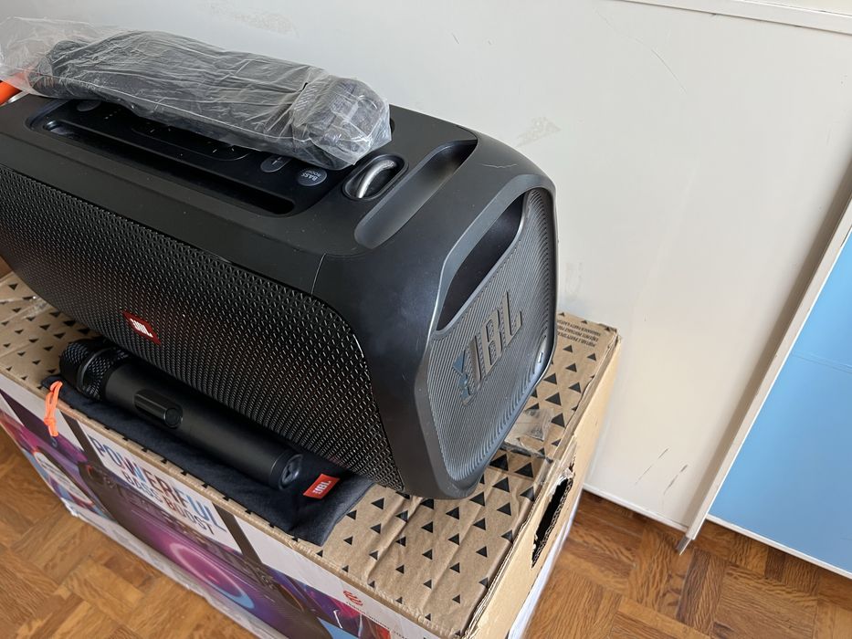 Vendo coluna JBL On-The-Go com microfone e caixa