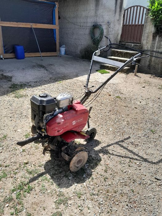 Motoenxada para desocupar,  a trabalhar normalmente.