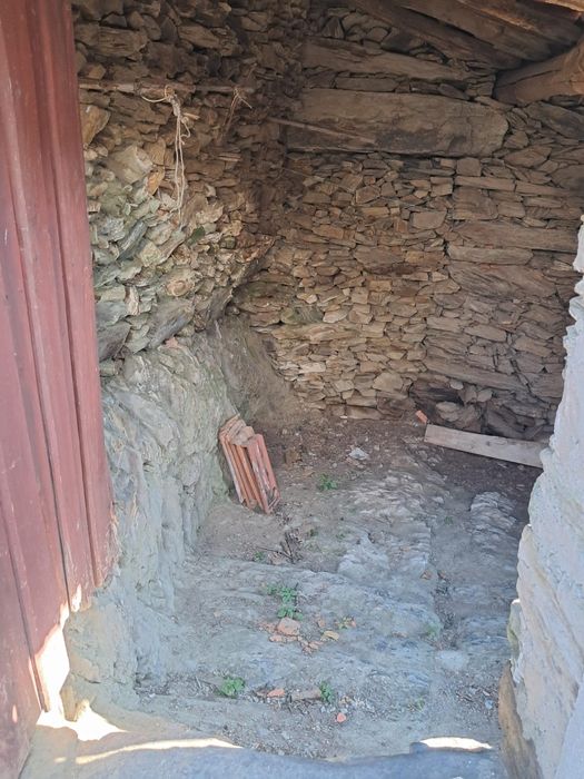 Vendo Propriedade para Reconstrução