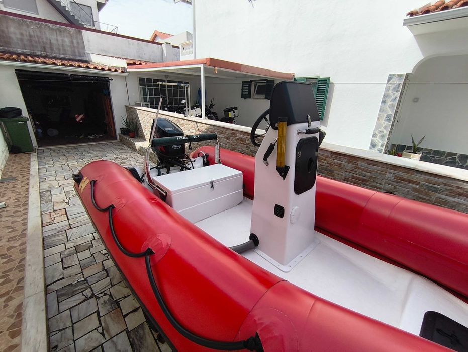 Semi-rígido Humber 4,50 m motor  50 CV a 2 T registado em classe 4