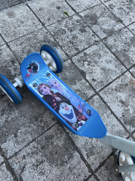Trotinete da frozen  ideal para 4/5 anos