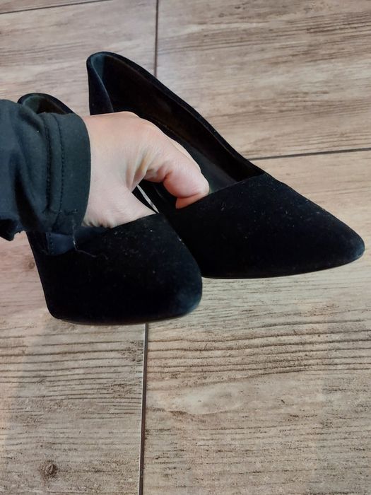 Szpilki 39 DeeZee czarne półbuty aksamit stan idealny