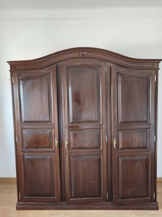 Roupeiro três portas