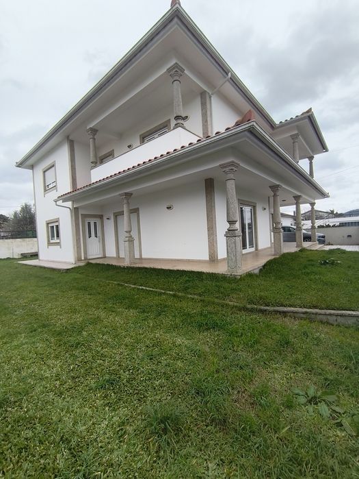 Arrenda-se Moradia T5 em Perelhal – Barcelos