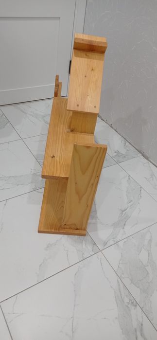 Полка дерев'яна.