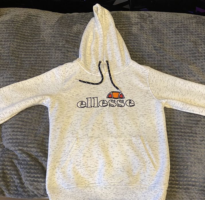 Biała bluza ellesse
