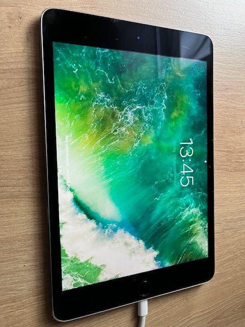 iPad mini 4 128 GB Wi-Fi srebrny, bez uszkodzeń, pudełko, komplet