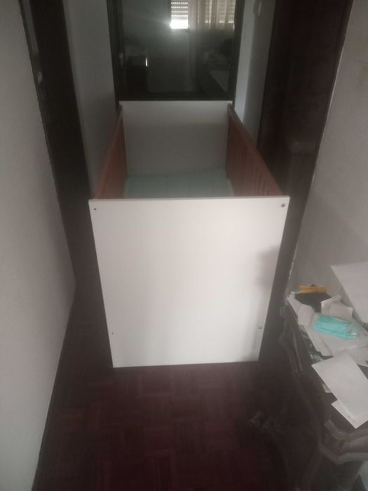Berço de bebê em bom estado