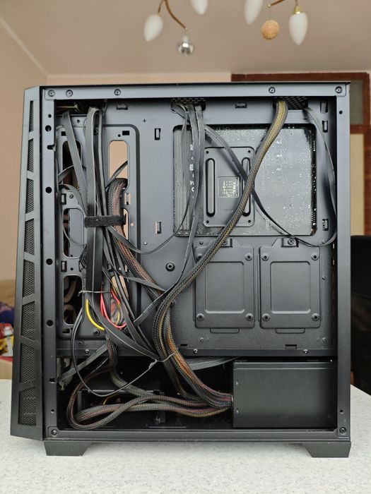 Гарний комп'ютер для ігор та роботи