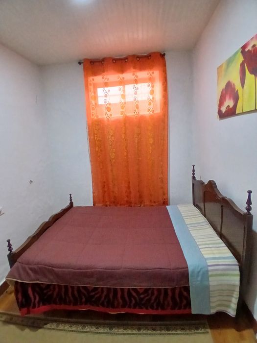 Cama em madeira antiga