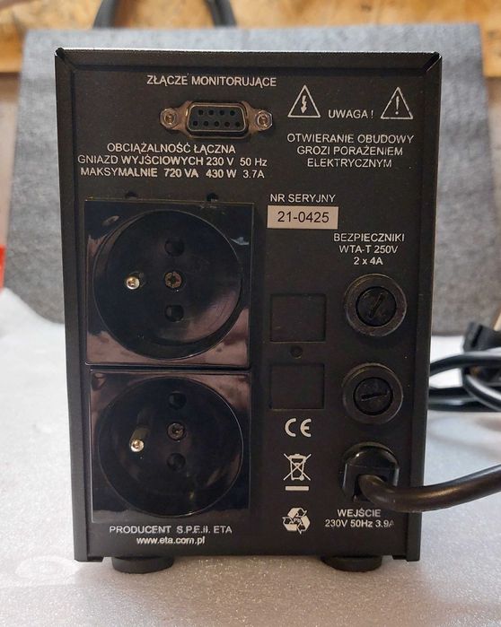 Zasilacz UPS 720 SINUS z sieci i akumulatorów