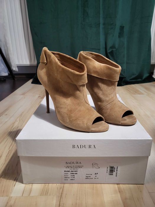 Prześliczne buty botki Badura r. 37 zamsz beżowe j. Nowe