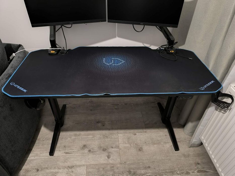 Czarne biurko elektryczne podnoszone ultradesk level