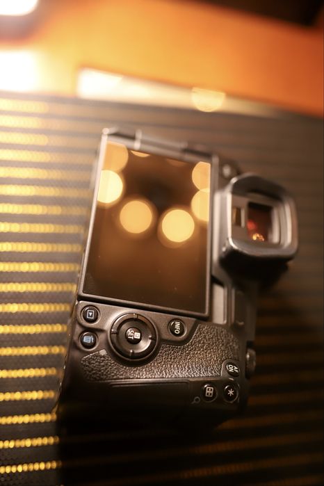 Продаю Canon EOS R