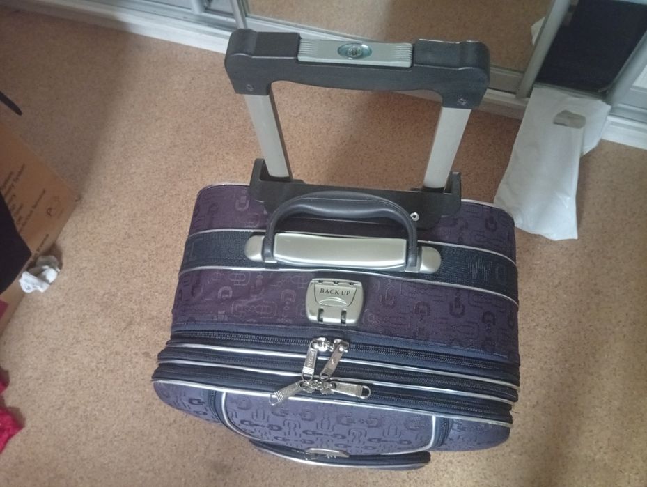 Дорожный чемодан