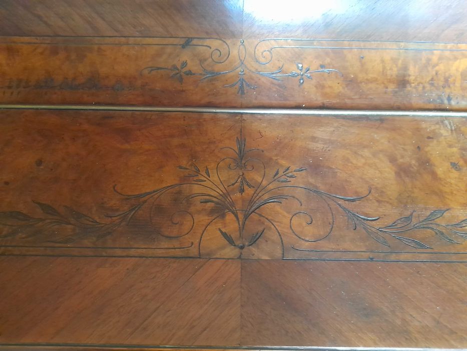 Piano Alemão em raiz de nogueira