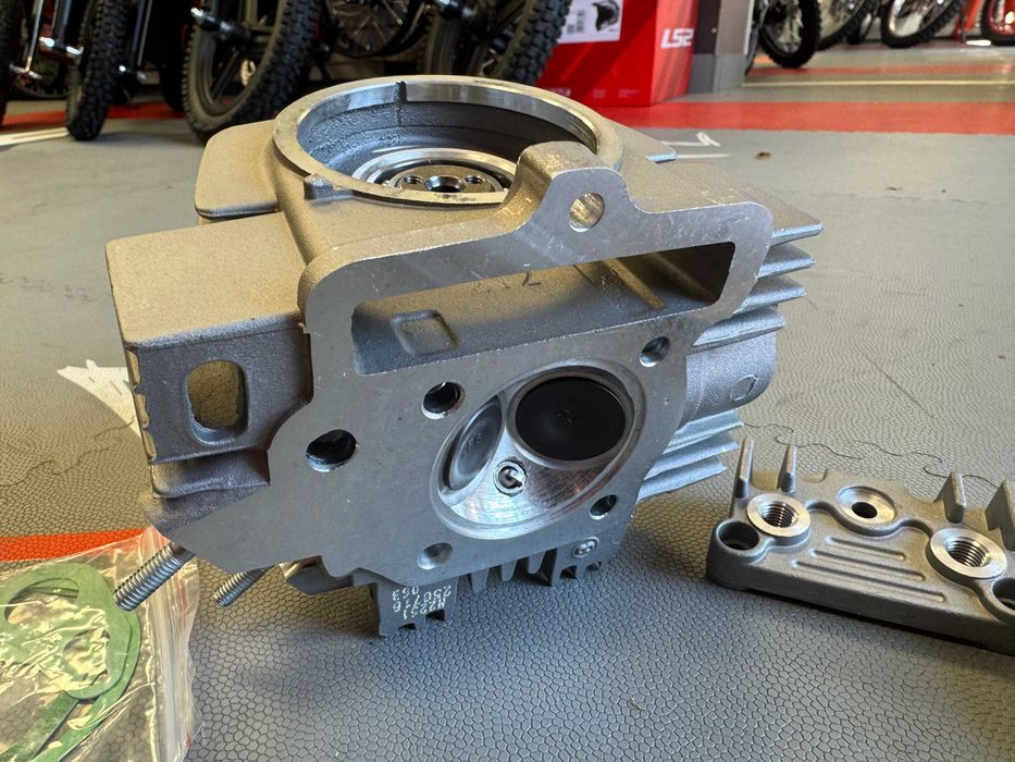 Głowica silnika MRF 140 ccm YXF 140 nowa od 4xmoto.pl