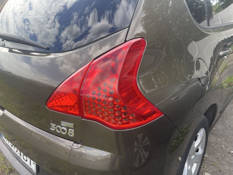 Peugeot 3008.                                        .