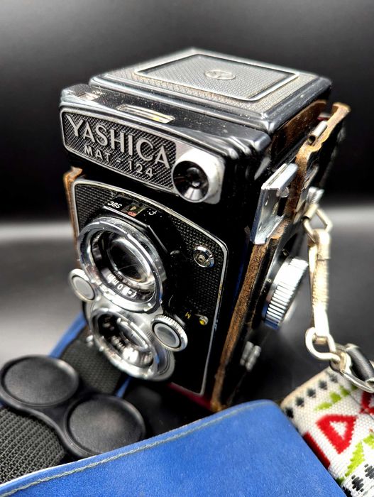Середньоформатна камера Yachica mat-124
