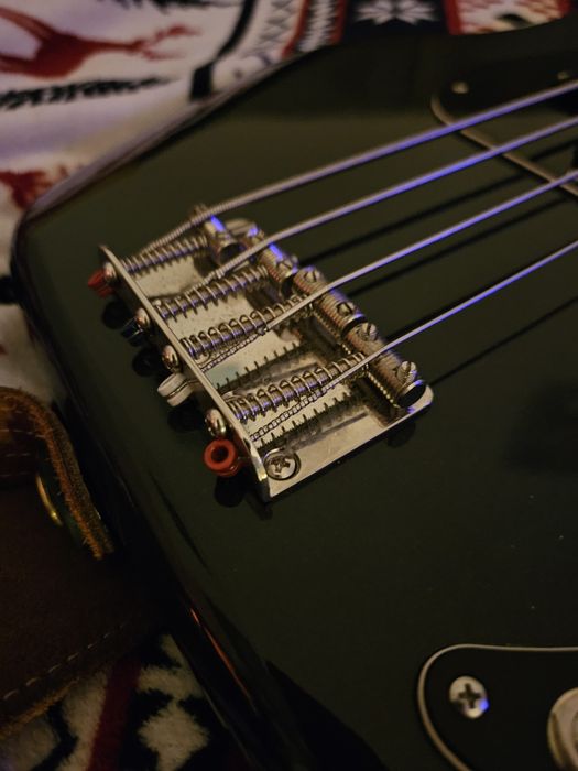 Gitara basowa Buzz Hornet (Restauracja Gitar)