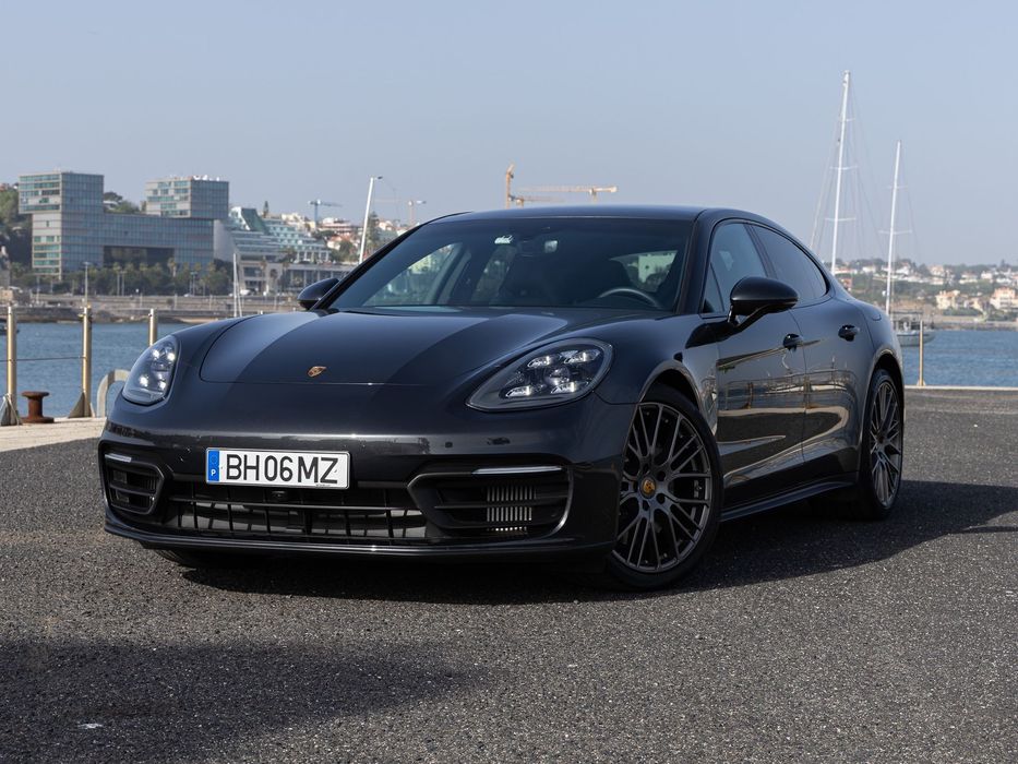 Porsche Panamera 4 E-Hybrid Platinum Edition com PDLS