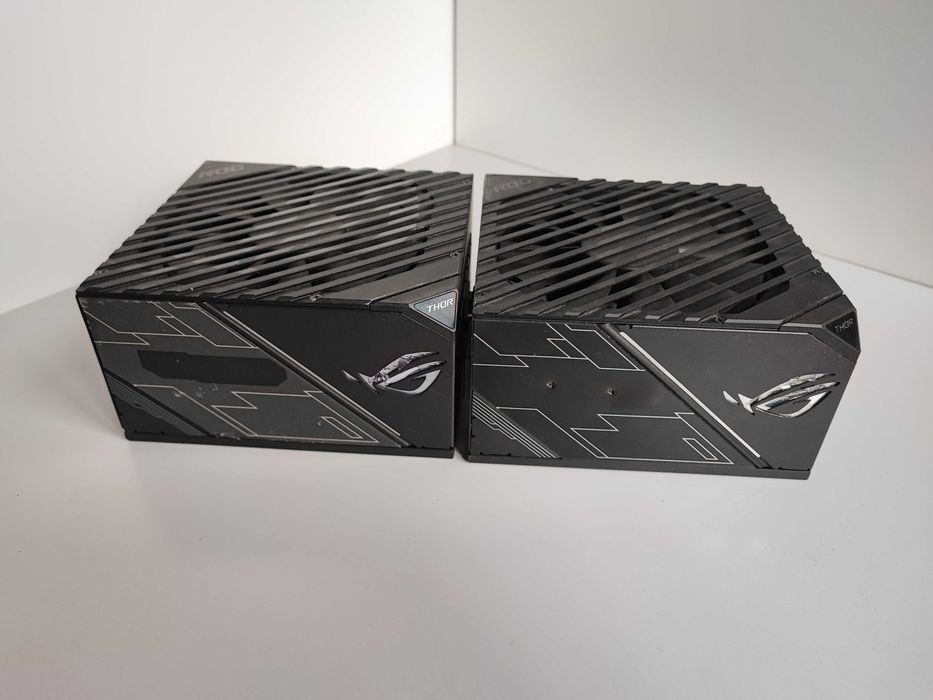 Блок живлення Asus Rog Thor 850W,80 Plus Platinum без шнура та кабелів