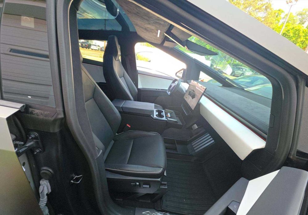 Tesla Cybertruck Cyberbeast 2024 з ПДВ