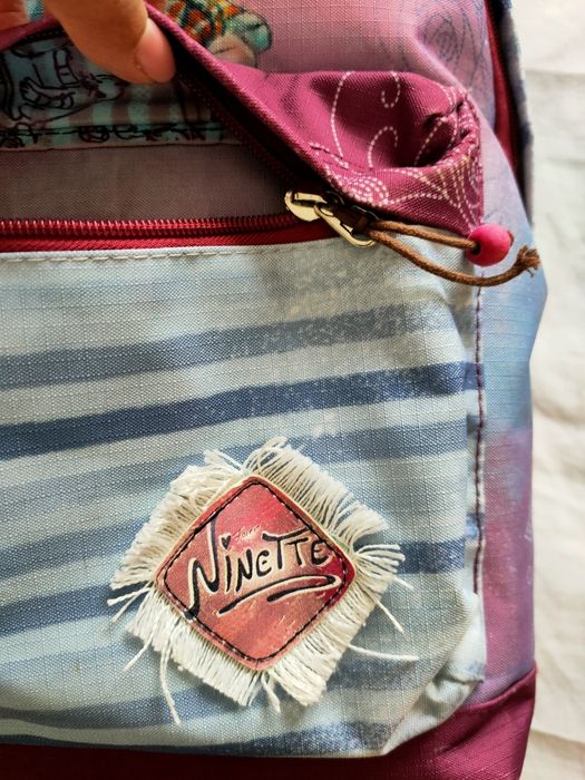 Mochila casual nova da Forever Ninette.