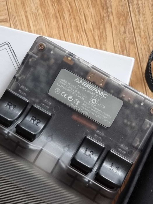 Konsola Anbernic RG353V + case