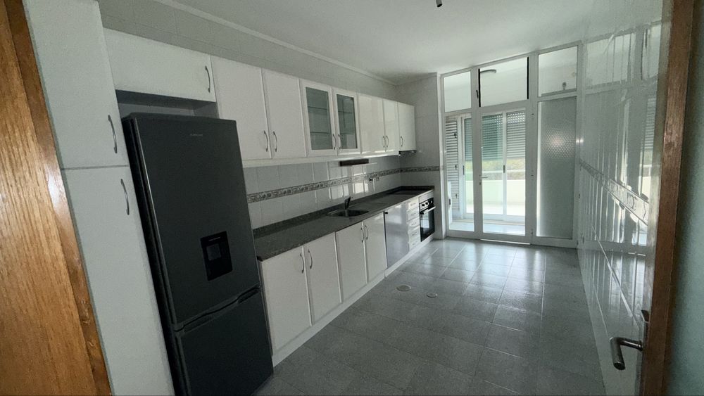 Apartamento t2+1 com terraço nos maninhos