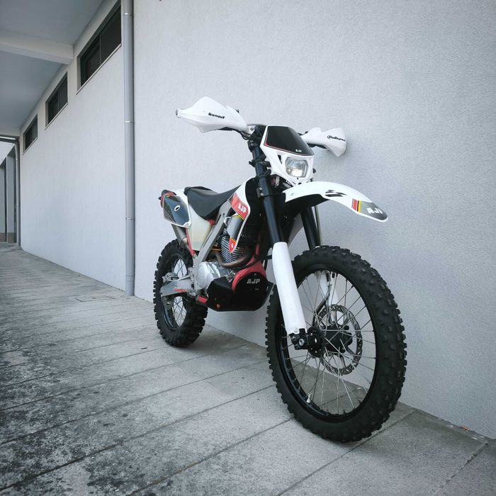 AJP PR4 Enduro 125cc (motor 240cc)