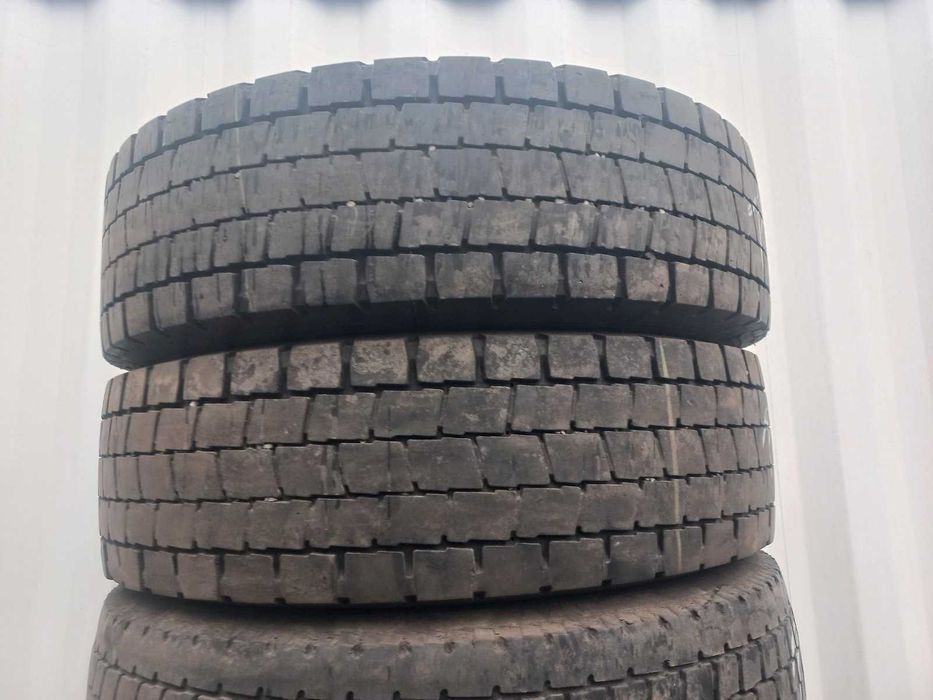 Шина 215/75R17.5 з Европи (остаток від 10 мм) 20 роки
