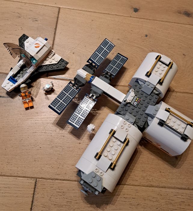 Lego 60227 stacja kosmiczna na księżycu
