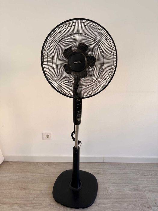 Ventilador com pé regulável