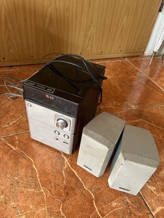 Wieża LG CM1530 plus kolumny