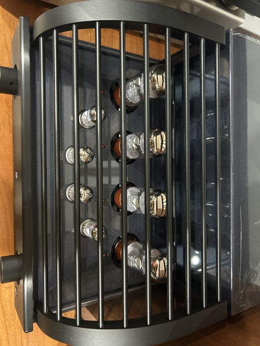 Amplificador a válvulas PRIMALUNA EVO 200 com entrada phono.