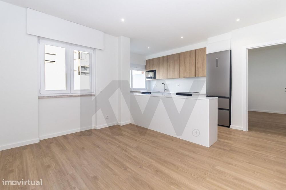 Fantástico T3 Totalmente Remodelado com Logradouro Privativo de 72m2 –