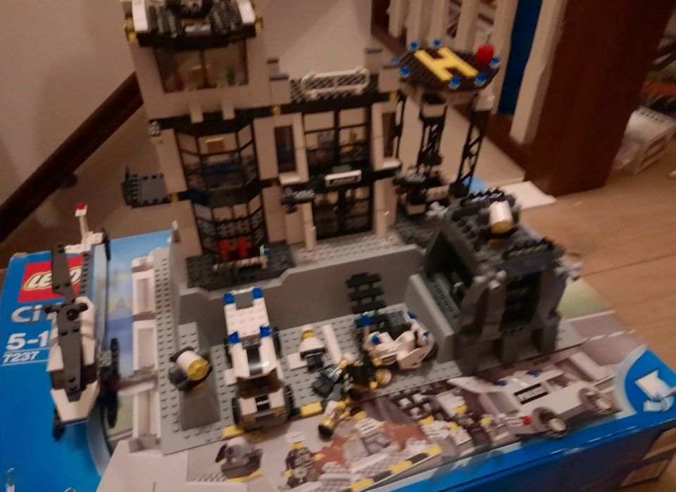 LEGO 7237 - Police Station