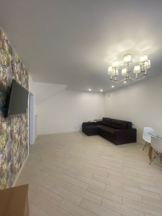 Довгострокова оренда таунхаусу. КМ Паларіс