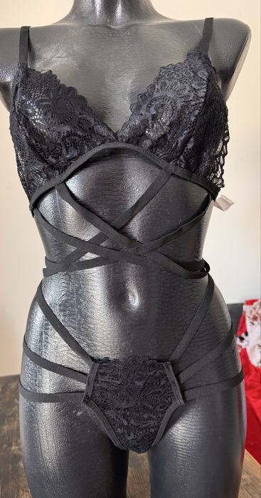 Conjunto renda M preto, vermelho ou verde