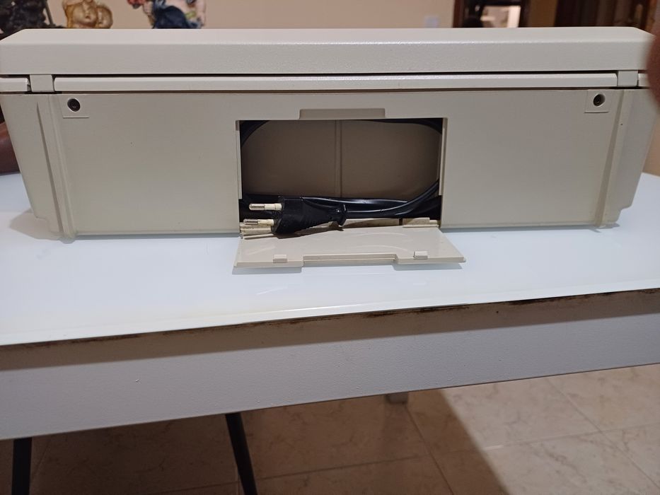Electric Typewriter427552627460689924