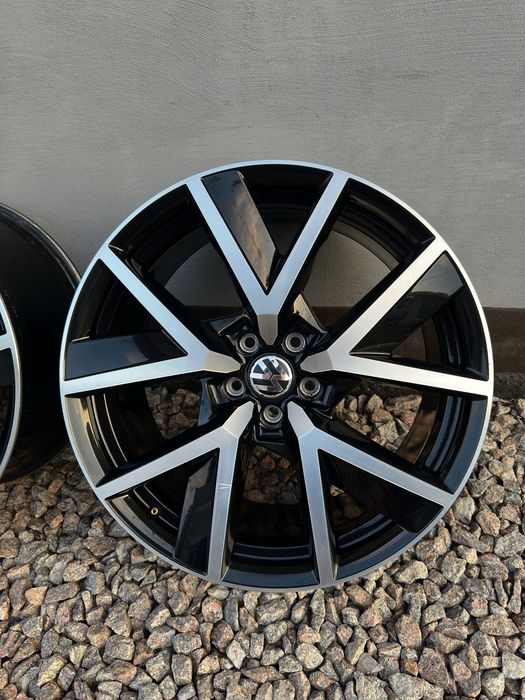 Диски Volkswagen Touareg R20 Braga 5/112/20