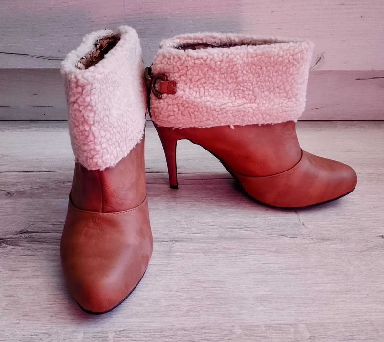 Botki szpilki beżowe rozm.42, 28cm