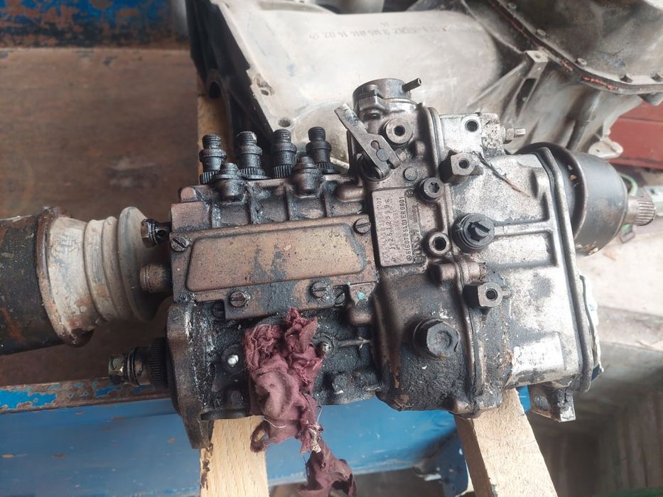 Топлевний насос для мерседес 123